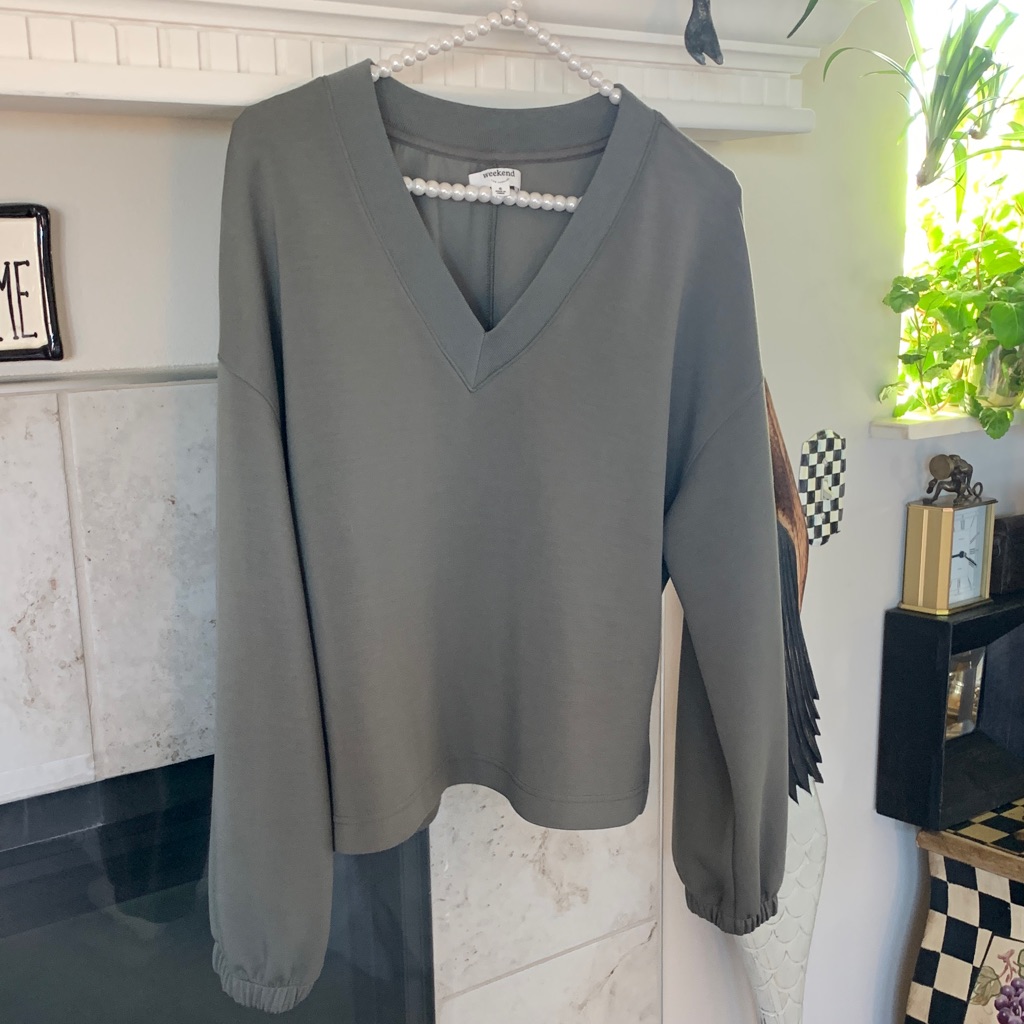 Weekend La Lab Mylie V-Neck Sweatshirt Dropped Shoulders Elastic Cuffs Size S